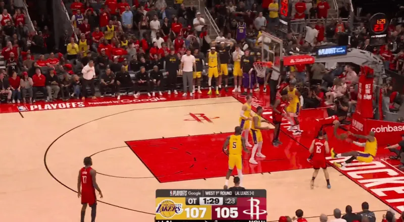 开云APP下载-湖人火箭L2M裁判报告：漏吹斯马特罚球提前进线和詹姆斯出界